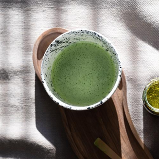 MATCHA SCHALE GETUPFT